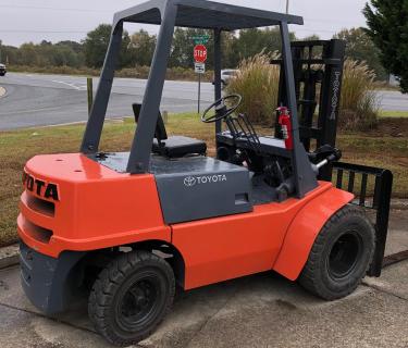 10,000lb Pneumatic Toyota Forklift