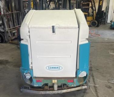 Tennant 7300 Floor Scrubber