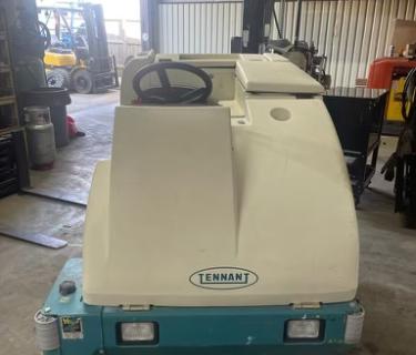 Tennant 7300 Floor Scrubber