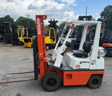 Nissan 3000lb pneumatic forklift for sale Atlanta Georgia
