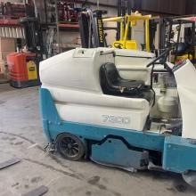 Tennant 7300 Floor Scrubber